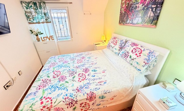 Venta - Apartamento / piso -
Los Montesinos - La Herrada