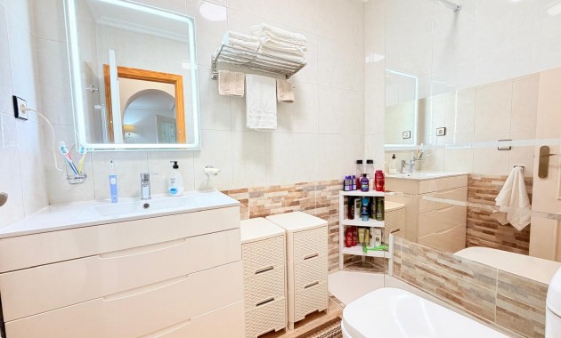 Venta - Apartamento / piso -
Los Montesinos - La Herrada
