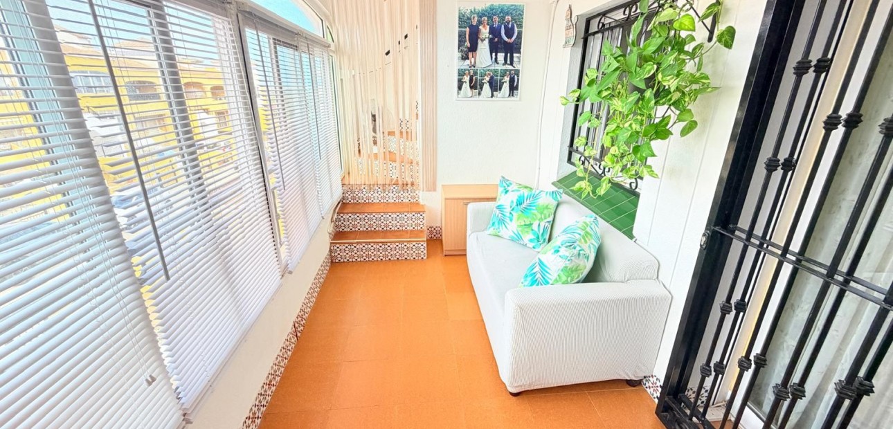 Venta - Apartamento / piso -
Los Montesinos - La Herrada