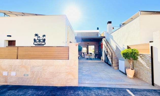 Venta - Semi Detached Villa -
Los Montesinos - La Herada