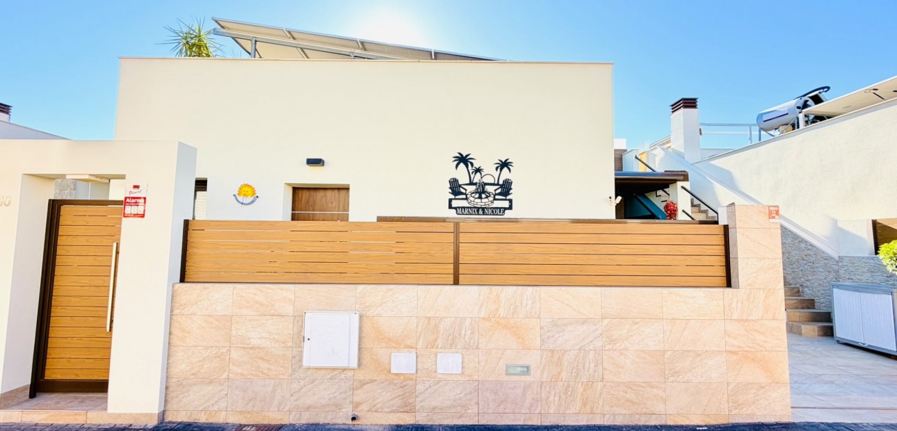 Venta - Semi Detached Villa -
Los Montesinos - La Herada
