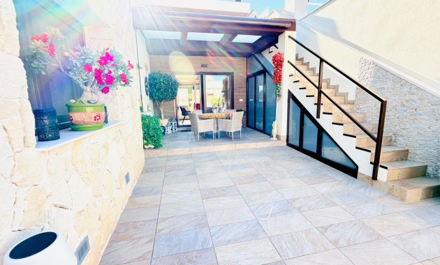 Venta - Semi Detached Villa -
Los Montesinos - La Herada