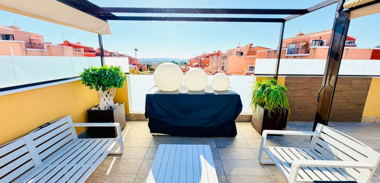 Venta - Semi Detached Villa -
Los Montesinos - La Herada
