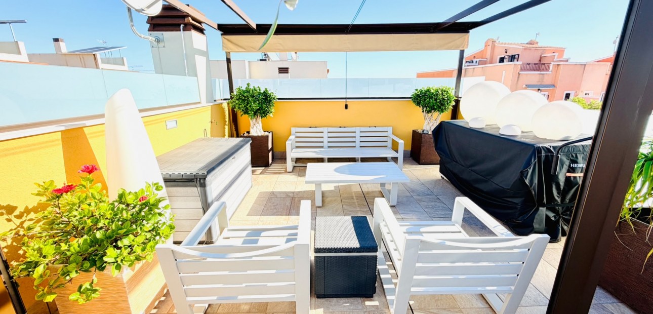 Venta - Semi Detached Villa -
Los Montesinos - La Herada