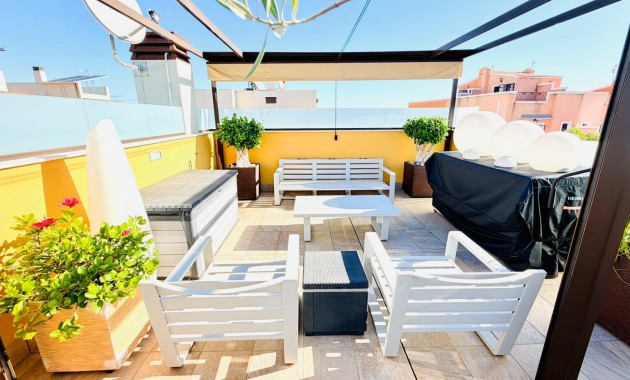 Venta - Semi Detached Villa -
Los Montesinos - La Herada