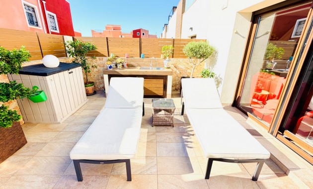 Venta - Semi Detached Villa -
Los Montesinos - La Herada