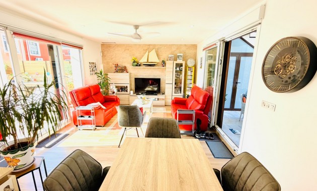 Venta - Semi Detached Villa -
Los Montesinos - La Herada