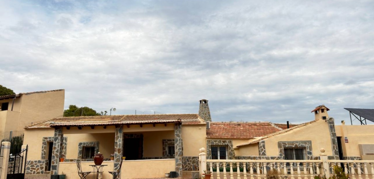Sale - Finca / Country Property -
La Murada
