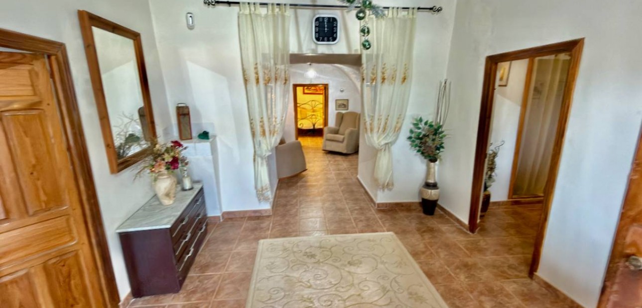 Sale - Finca / Country Property -
La Murada