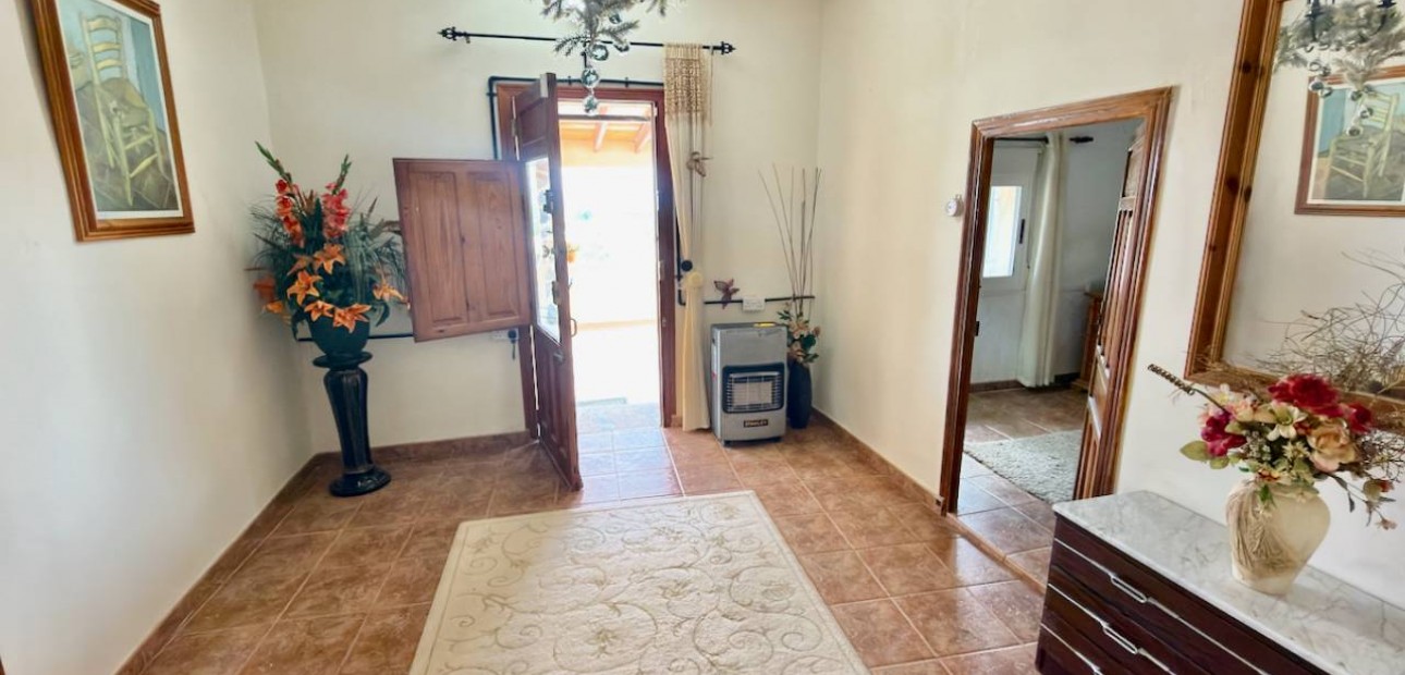 Sale - Finca / Country Property -
La Murada