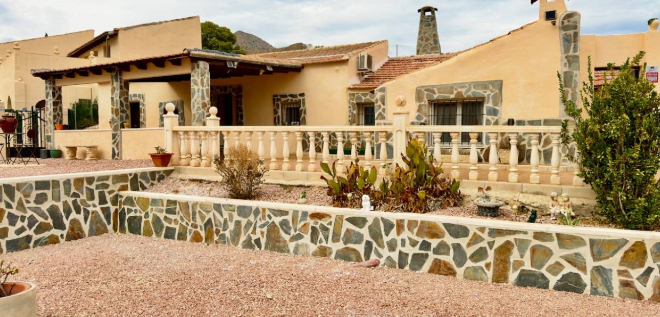 Sale - Finca / Country Property -
La Murada