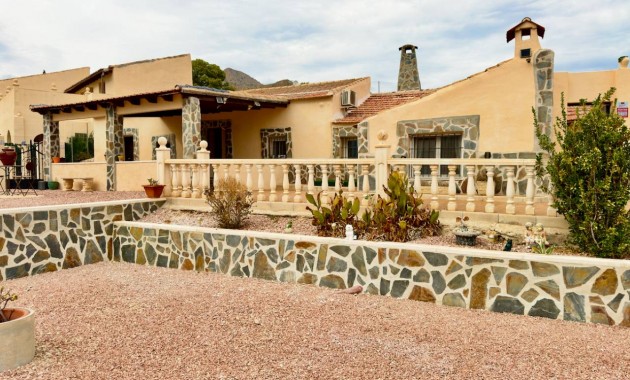 Sale - Finca / Country Property -
La Murada