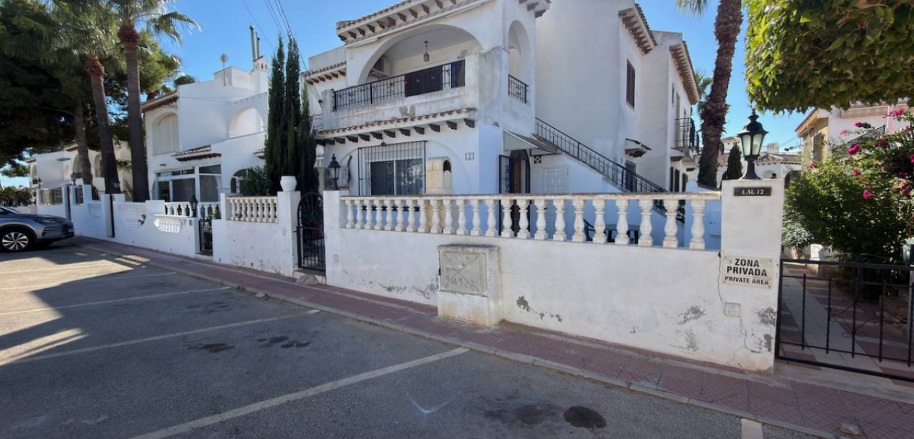 Venta - Apartamento / piso -
Torrevieja