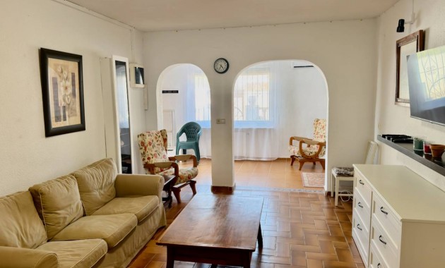 Venta - Apartamento / piso -
Torrevieja