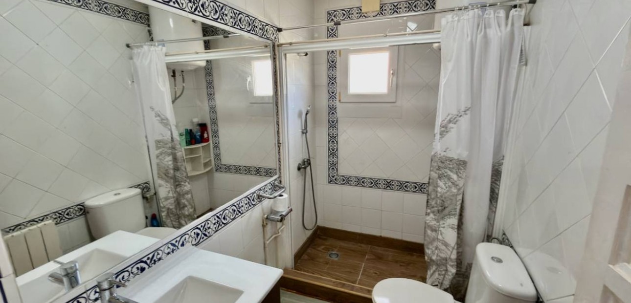 Venta - Apartamento / piso -
Torrevieja