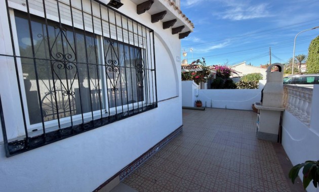 Venta - Apartamento / piso -
Torrevieja