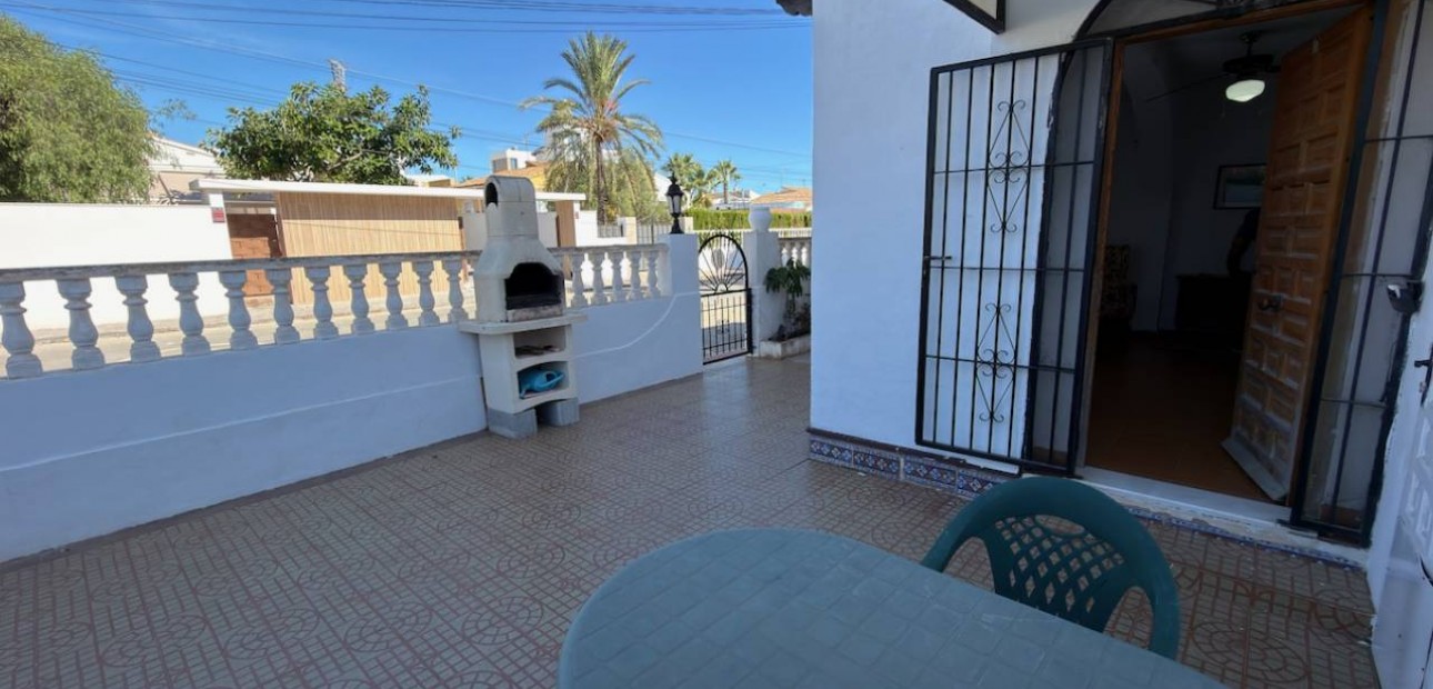 Venta - Apartamento / piso -
Torrevieja