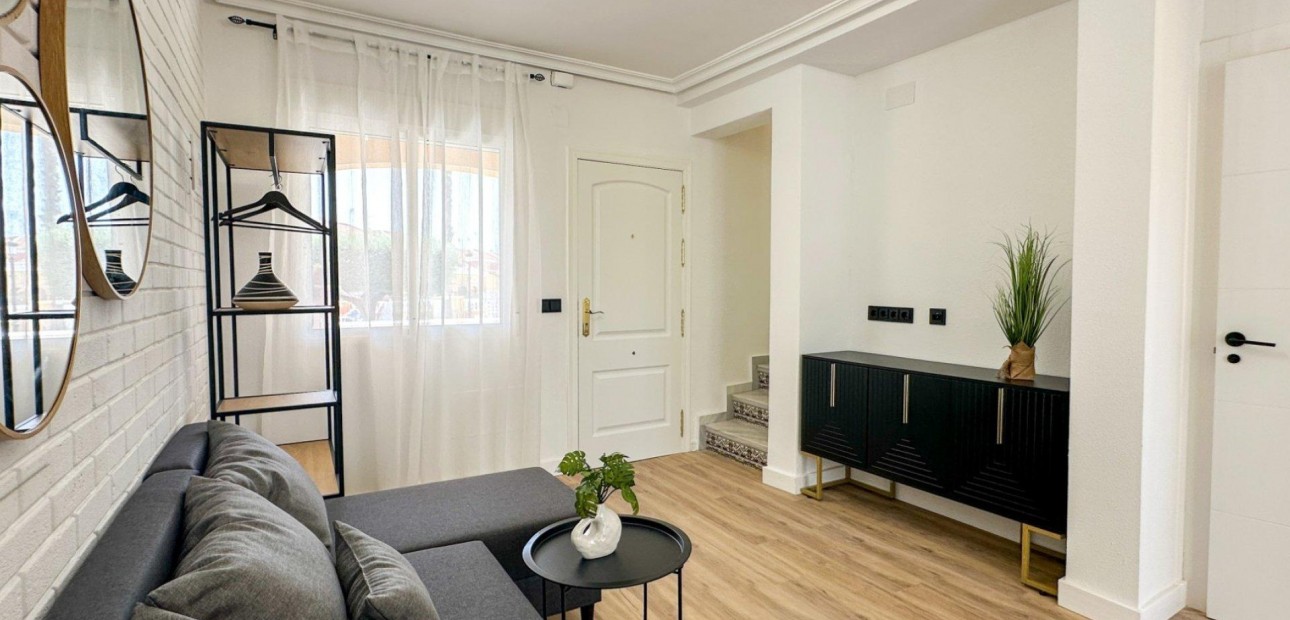 Herverkoop - Terraced house -
Orihuela Costa - Cabo Roig