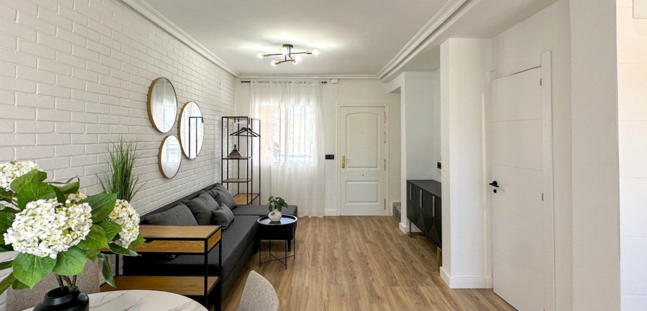 Herverkoop - Terraced house -
Orihuela Costa - Cabo Roig