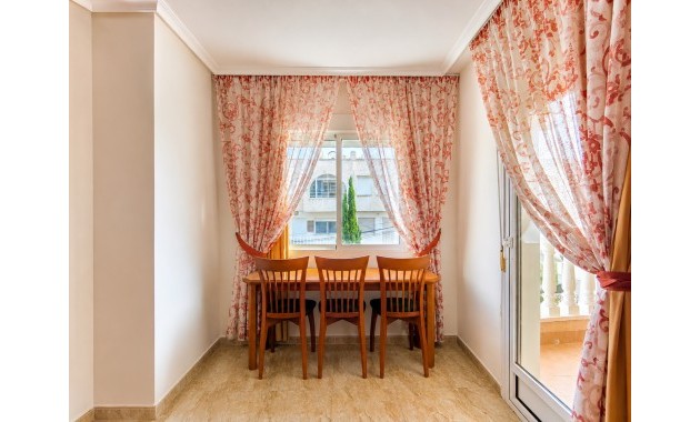 Herverkoop - Appartement / flat -
Torrevieja - Playa Del Cura