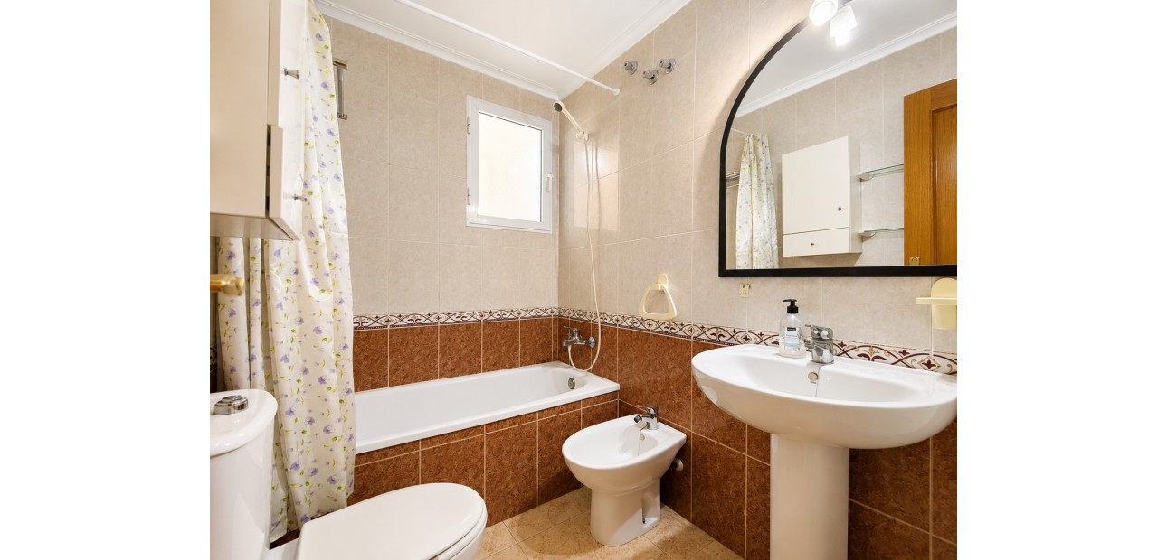 Herverkoop - Appartement / flat -
Torrevieja - Playa Del Cura