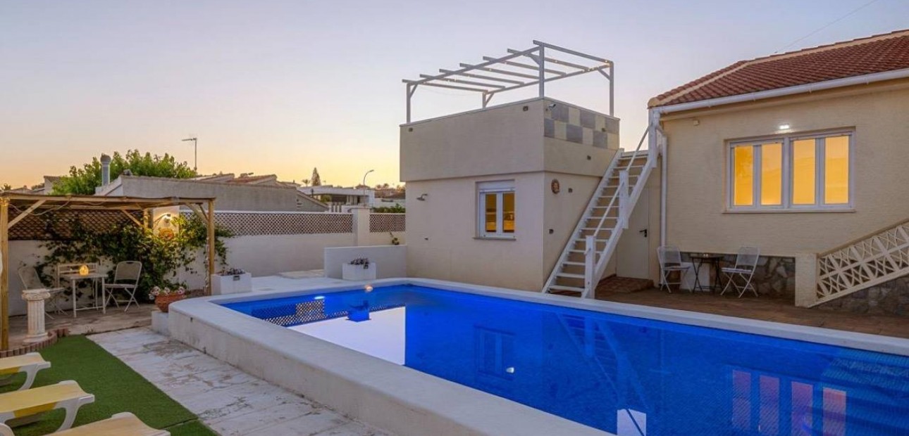 Herverkoop - Villa -
Ciudad Quesada - Costa Blanca
