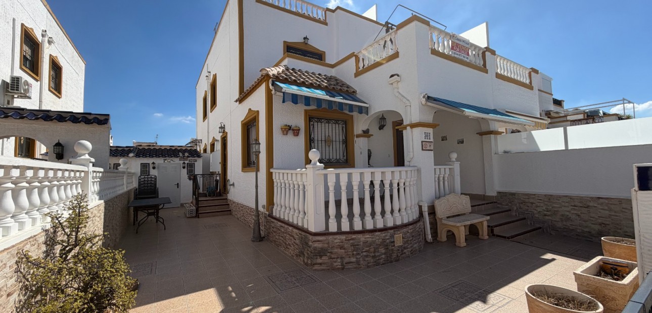 Herverkoop - Herenhuis -
Orihuela - Entre Naranjos Vistabella
