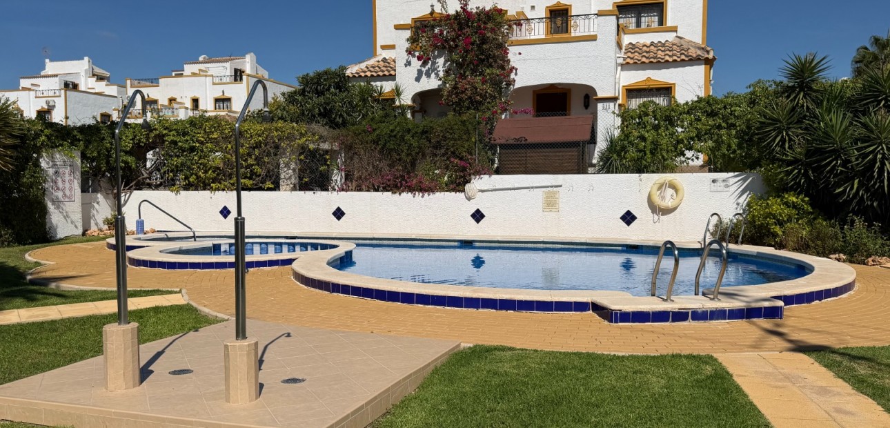 Herverkoop - Herenhuis -
Orihuela - Entre Naranjos Vistabella