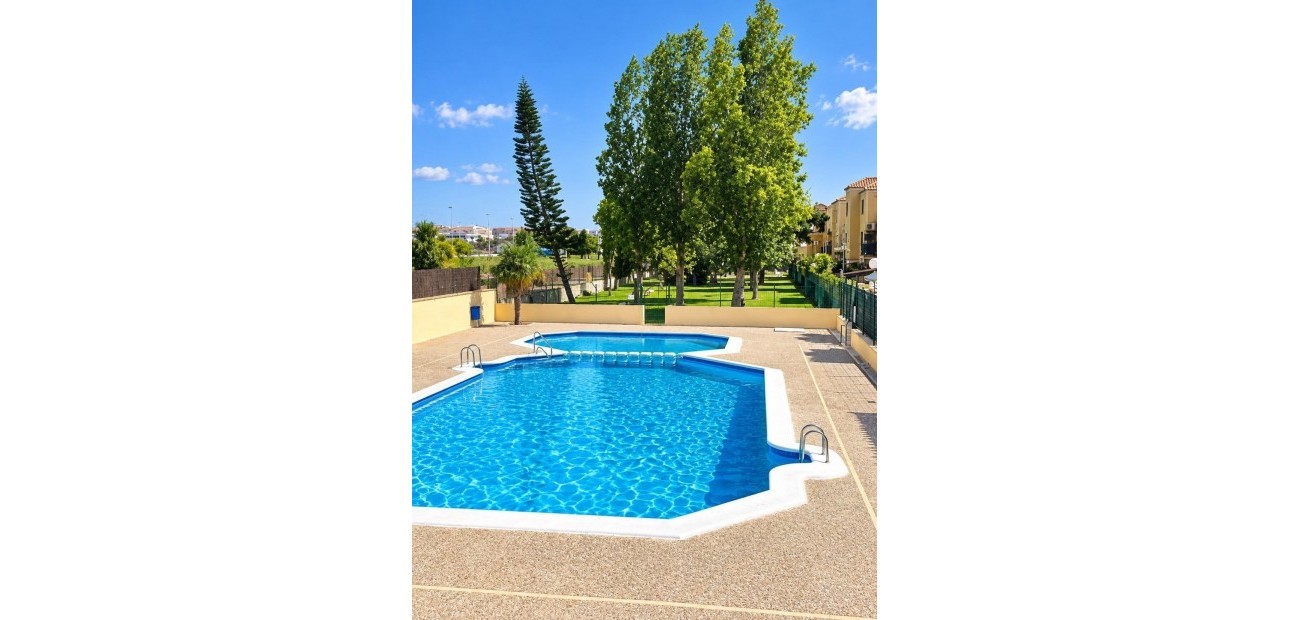 Herverkoop - Terraced house -
Torrevieja - Carrefour