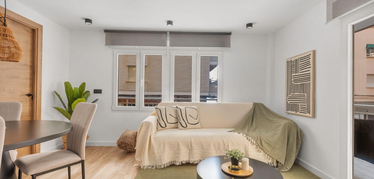 Herverkoop - Appartement / flat -
Torrevieja - Playa del cura