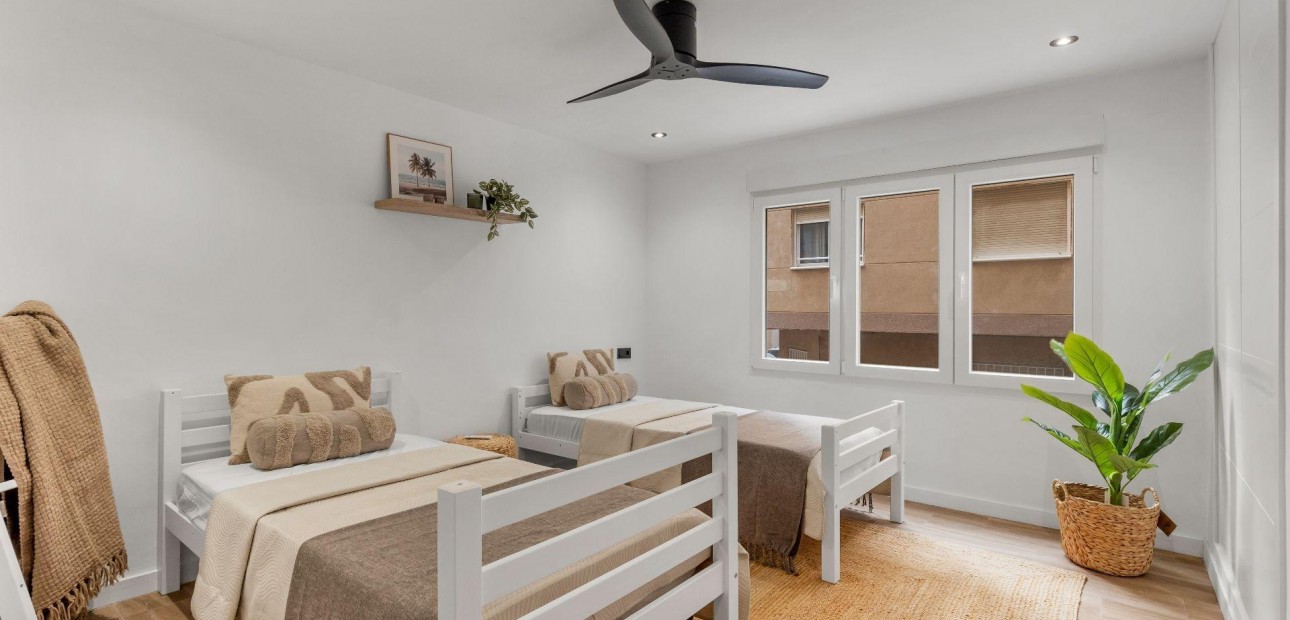 Herverkoop - Appartement / flat -
Torrevieja - Playa del cura