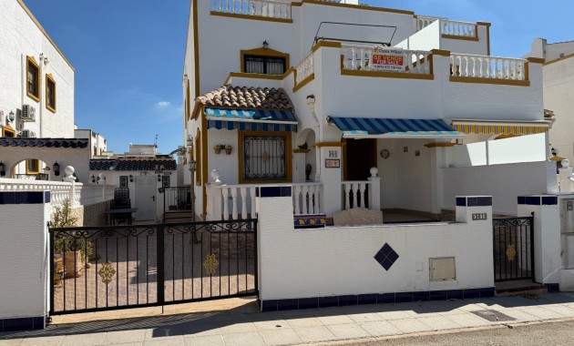 Herverkoop - Herenhuis -
Orihuela - Entre Naranjos Vistabella