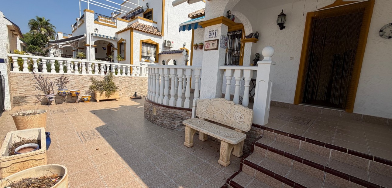 Herverkoop - Herenhuis -
Orihuela - Entre Naranjos Vistabella