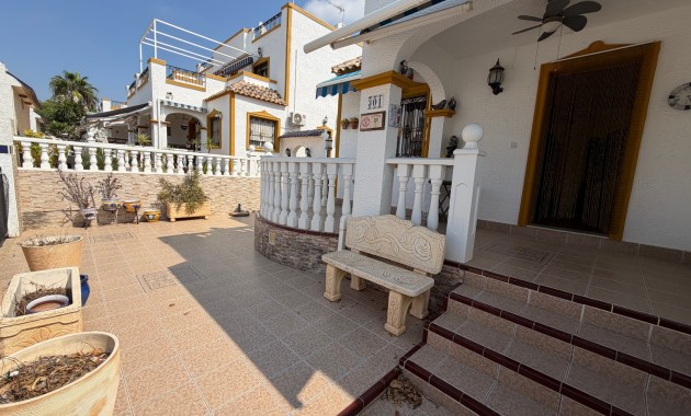 Herverkoop - Herenhuis -
Orihuela - Entre Naranjos Vistabella