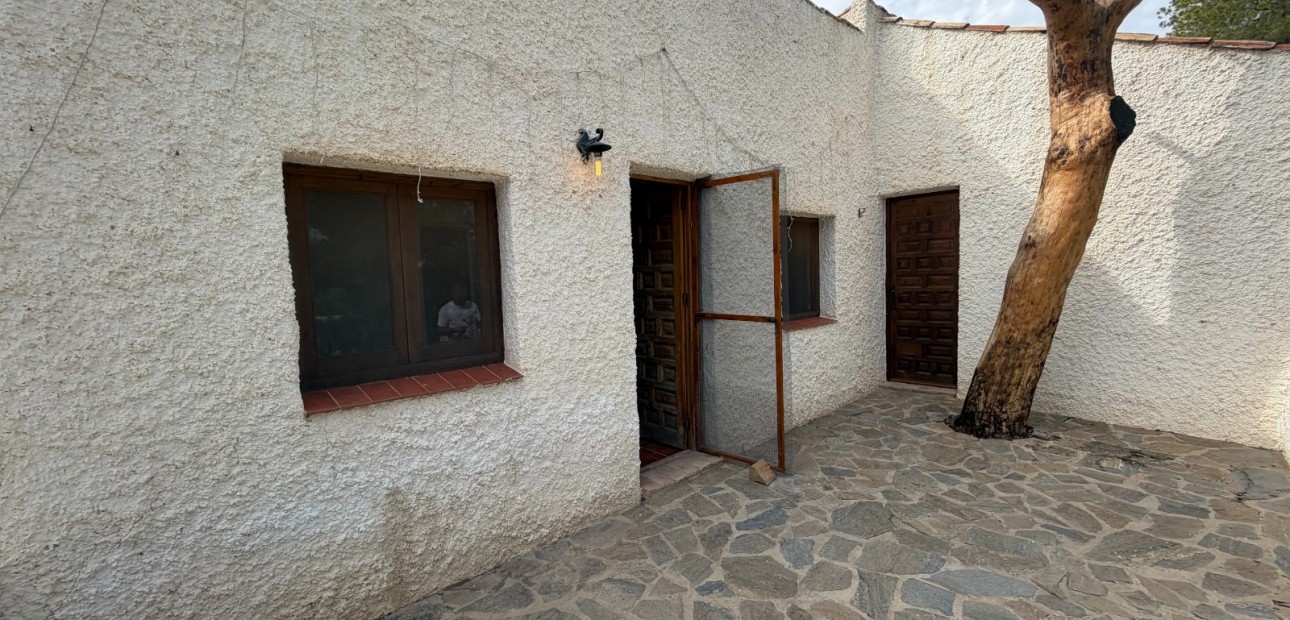 Sale - Country Property/Finca -
Torremendo