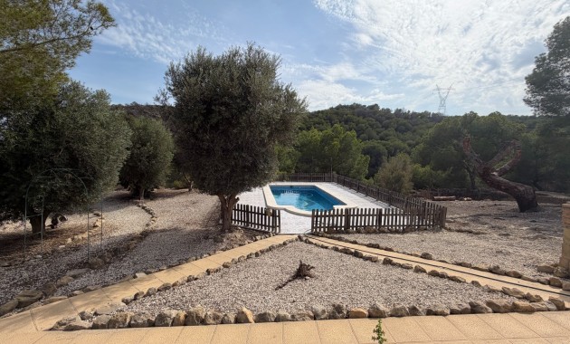 Sale - Country Property/Finca -
Torremendo