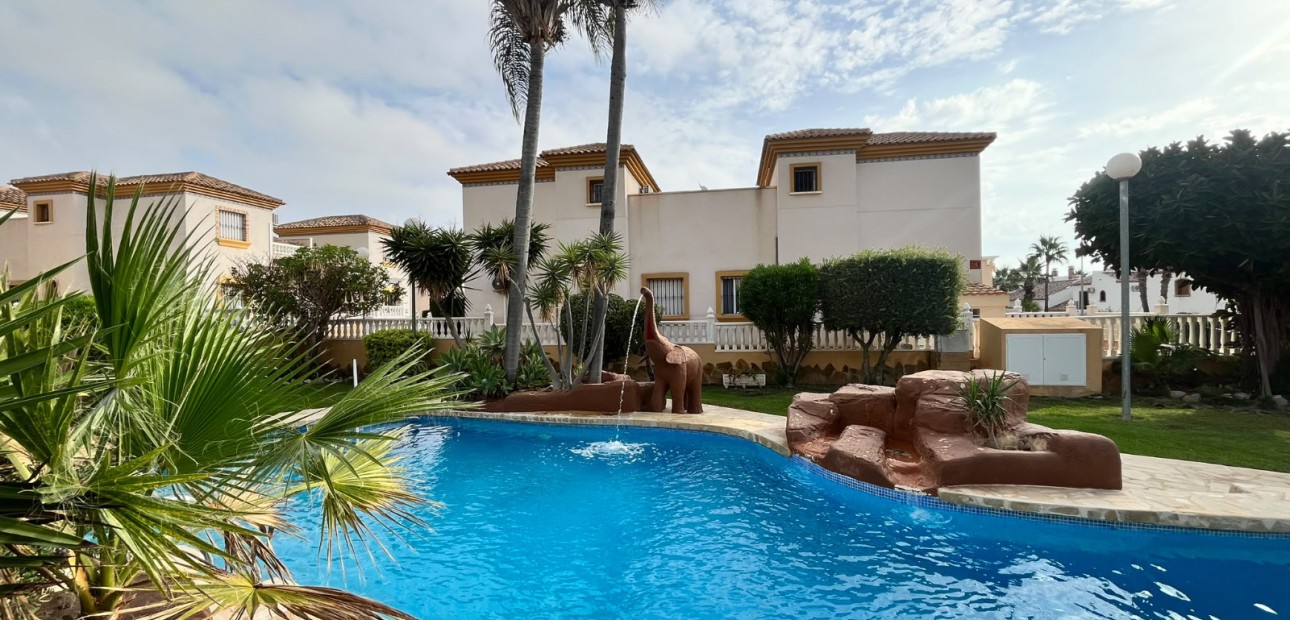 Sale - Quad Villa -
Orihuela Costa - Villamartin