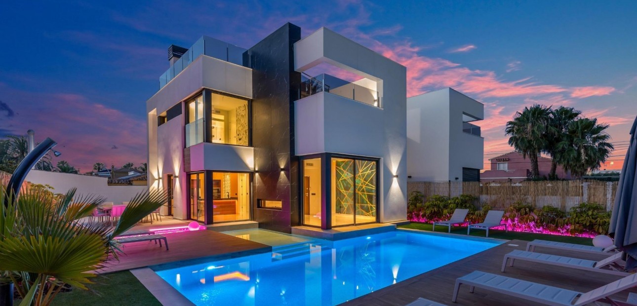 Sale - Villa -
Torrevieja - La Siesta - El Salado - Torreta