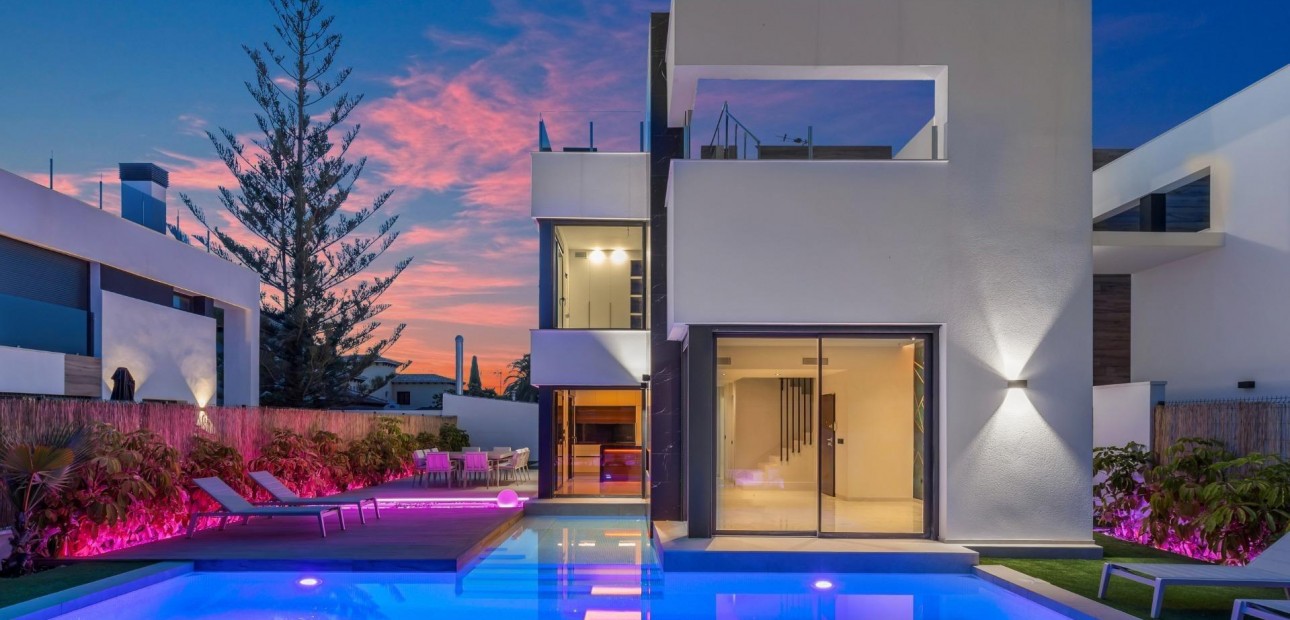 Sale - Villa -
Torrevieja - La Siesta - El Salado - Torreta