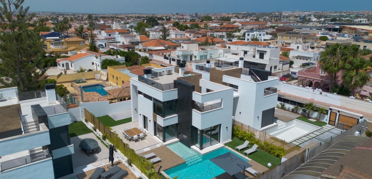 Sale - Villa -
Torrevieja - La Siesta - El Salado - Torreta