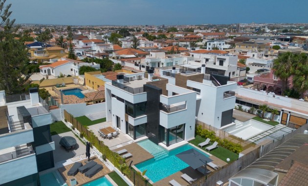 Sale - Villa -
Torrevieja - La Siesta - El Salado - Torreta