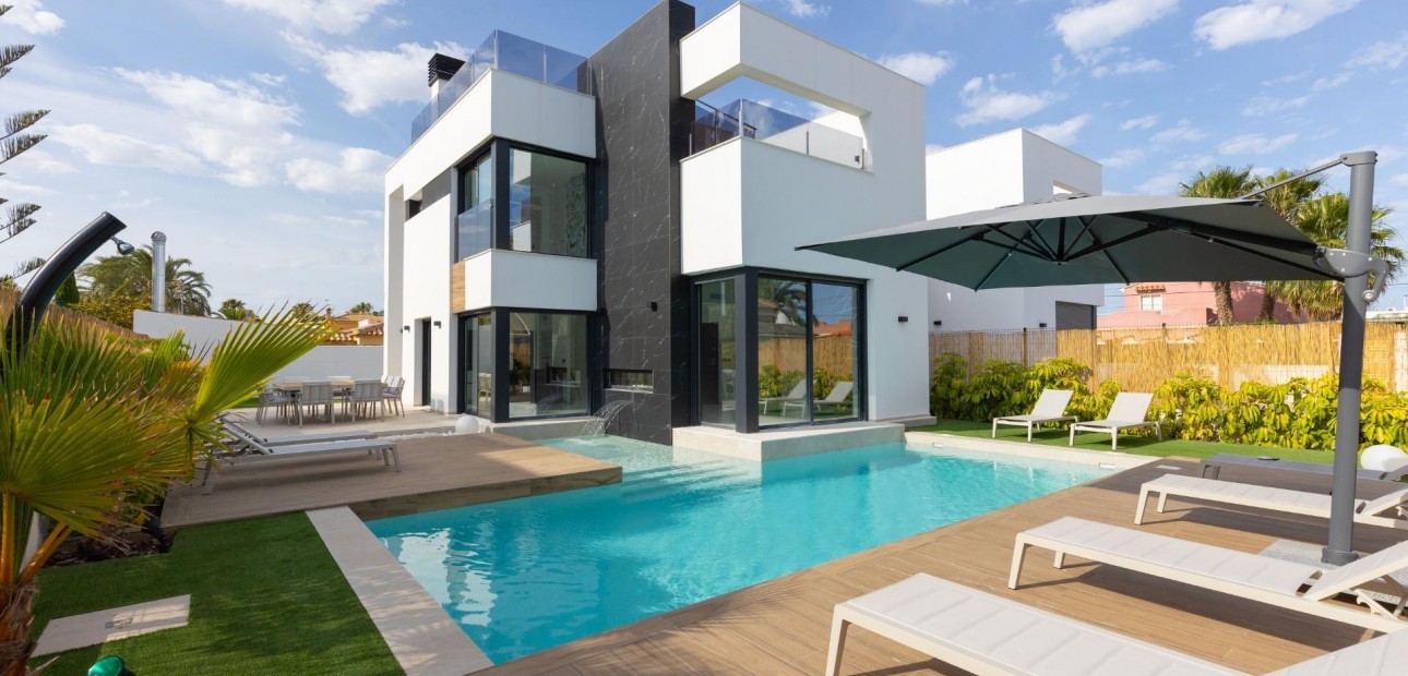 Sale - Villa -
Torrevieja - La Siesta - El Salado - Torreta