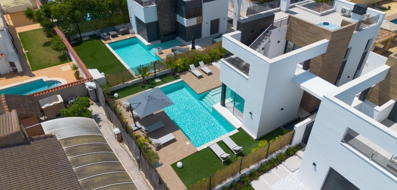 Sale - Villa -
Torrevieja - La Siesta - El Salado - Torreta