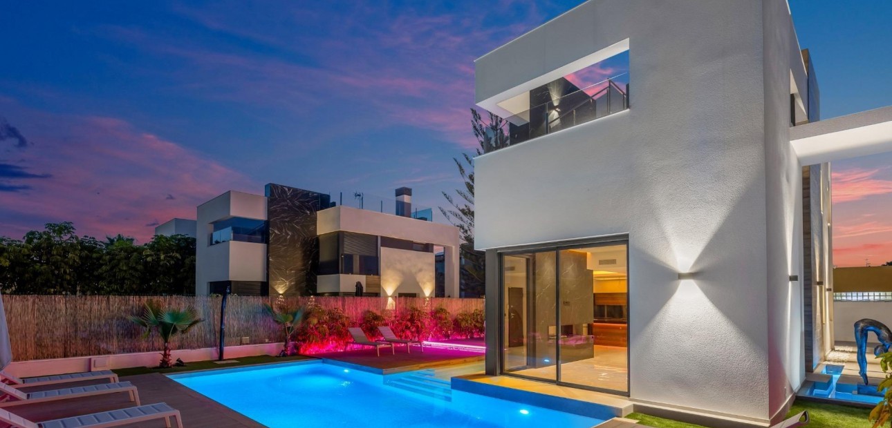 Sale - Villa -
Torrevieja - La Siesta - El Salado - Torreta