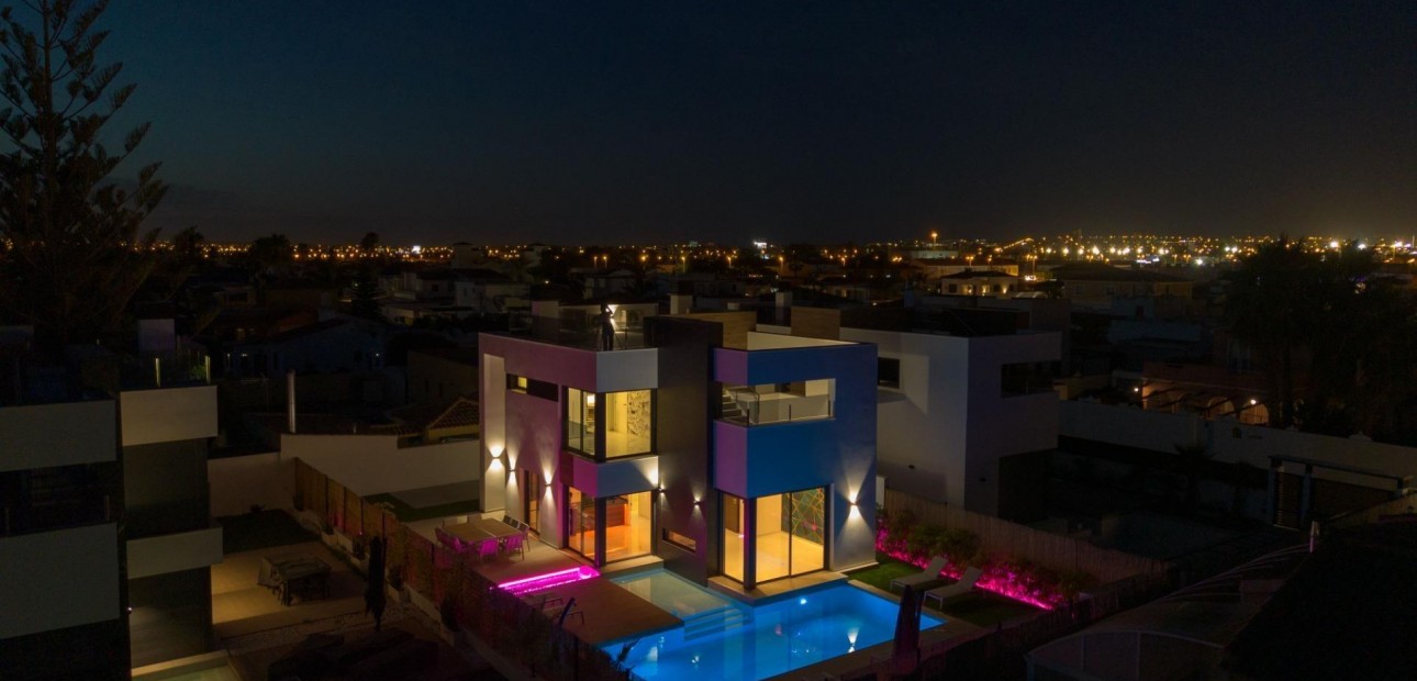 Sale - Villa -
Torrevieja - La Siesta - El Salado - Torreta