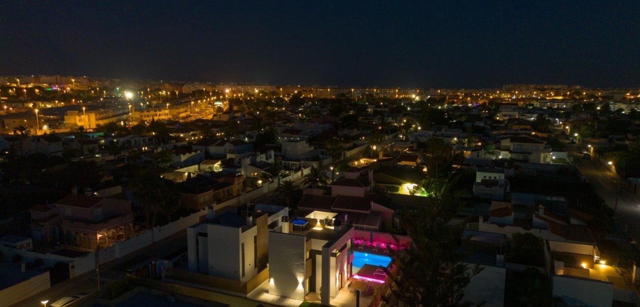 Sale - Villa -
Torrevieja - La Siesta - El Salado - Torreta