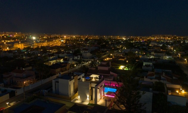 Sale - Villa -
Torrevieja - La Siesta - El Salado - Torreta