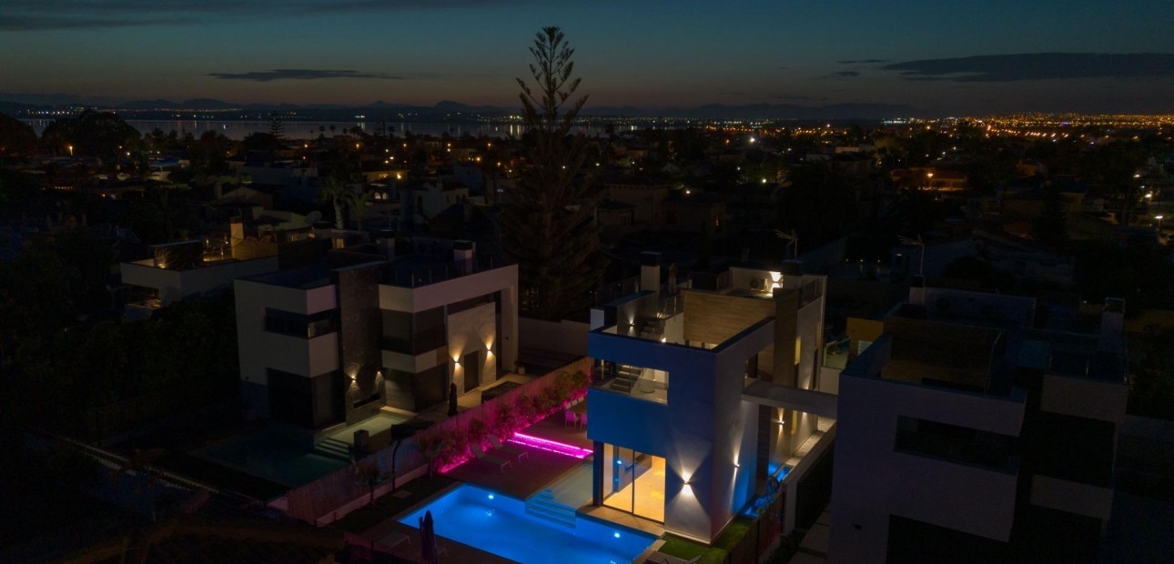 Sale - Villa -
Torrevieja - La Siesta - El Salado - Torreta