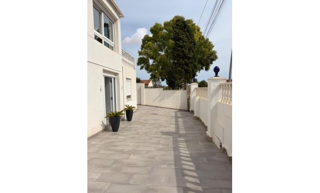 Sale - Villa -
Torrevieja - Los Balcones - Los Altos del Edén