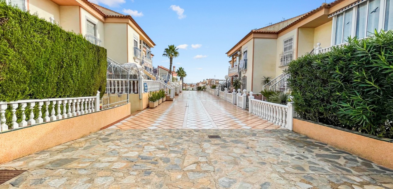Sale - Apartment / flat -
Orihuela Costa - Los Altos